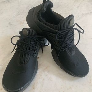 Nike Men's black athletic shoes. Fits size 10